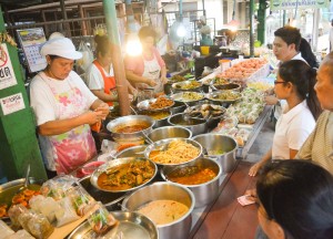 Khao Rad Gaeng, Is street food safe in bangkok