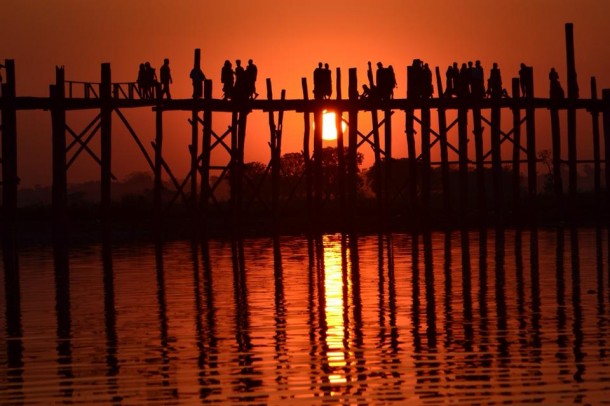 Sunset at U Bein Bridge, Best mandalay day tour by taxi