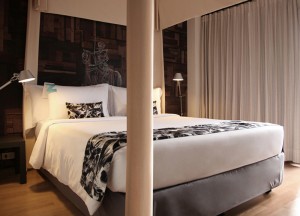 Top 10 Best Budget Hotels in Bangkok, Tenface One Bedroom Suite