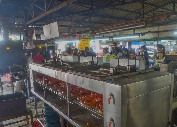 Sai Oua Grill. Best Northern Thai Sausage in Chiang Mai Mae Hia Market