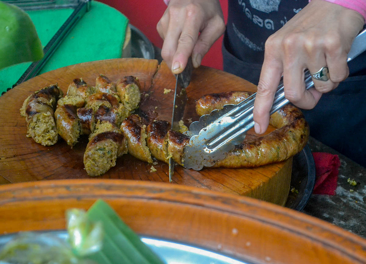 Cutting Sausage, Best Northern Thai Sausage in Chiang Mai Mae Hia Market