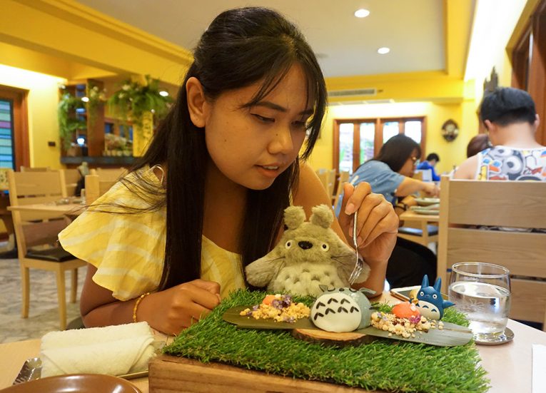 Fanfan Wilson, Bangkok Totoro Cafe Restaurant Sukhumvit 29