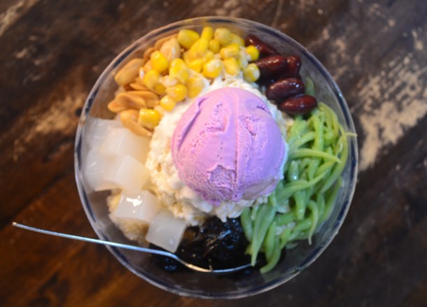 Ais Kacang Mixed Beans and Ice, Eating Malaysian Food