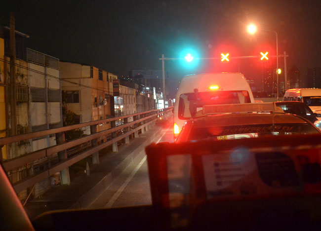 Bangkok Student Life - Evenings in Sripatum University - Van to MRT Subway