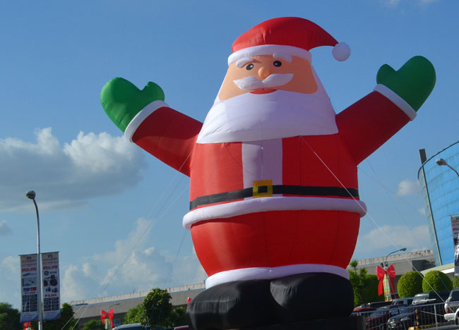 Halloween in Manila - Giant Santa