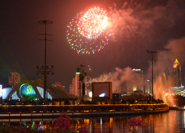 Benjakiti Park Fireworks, Fathers Day Thailand, Southeast Asia