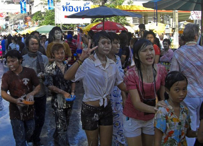 Girls, Songkran on Khao San Road Bangkok, Thai New Year Southeast Asia