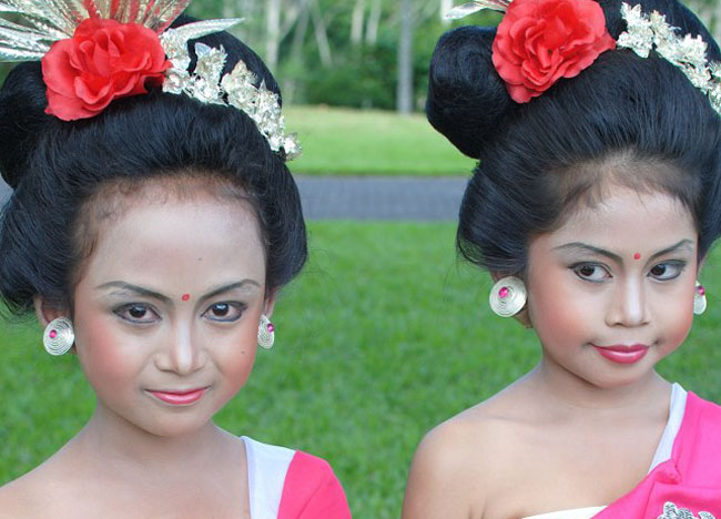 Traditional Balinese Girls, Wedding at Alila Ubud, Married in Bali