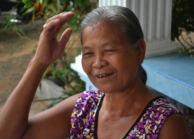 Black Teeth, What is Betel Nut Chewing in Thailand, Southeast Asia