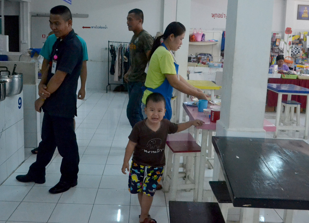 Young Shutterbug, Life Through the Lens of a 4 Year Old Thai Kid