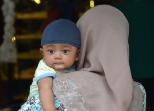Mum and Child, Eating at JJ Market Bangkok, Chatuchak Weekend Shopping