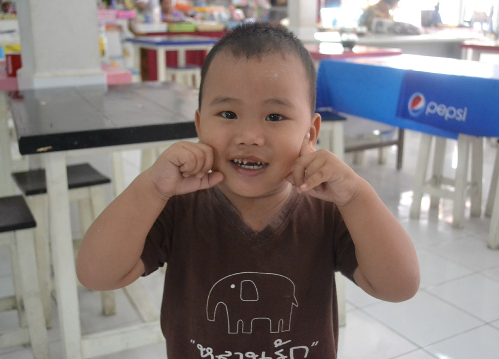 Young Photographer, Life Through the Lens of a 4 Year Old Thai Kid