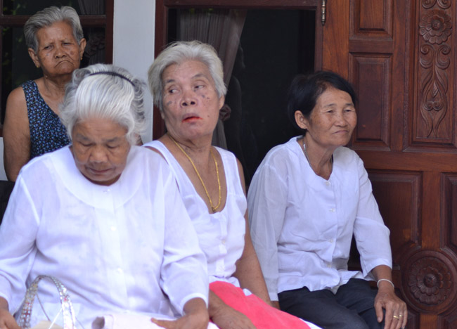 Elderly Thai, What is Betel Nut Chewing in Thailand, Southeast Asia