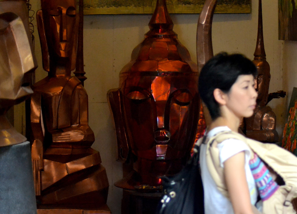 Art Sculptures, Eating at JJ Market Bangkok Chatuchak Weekend Shopping