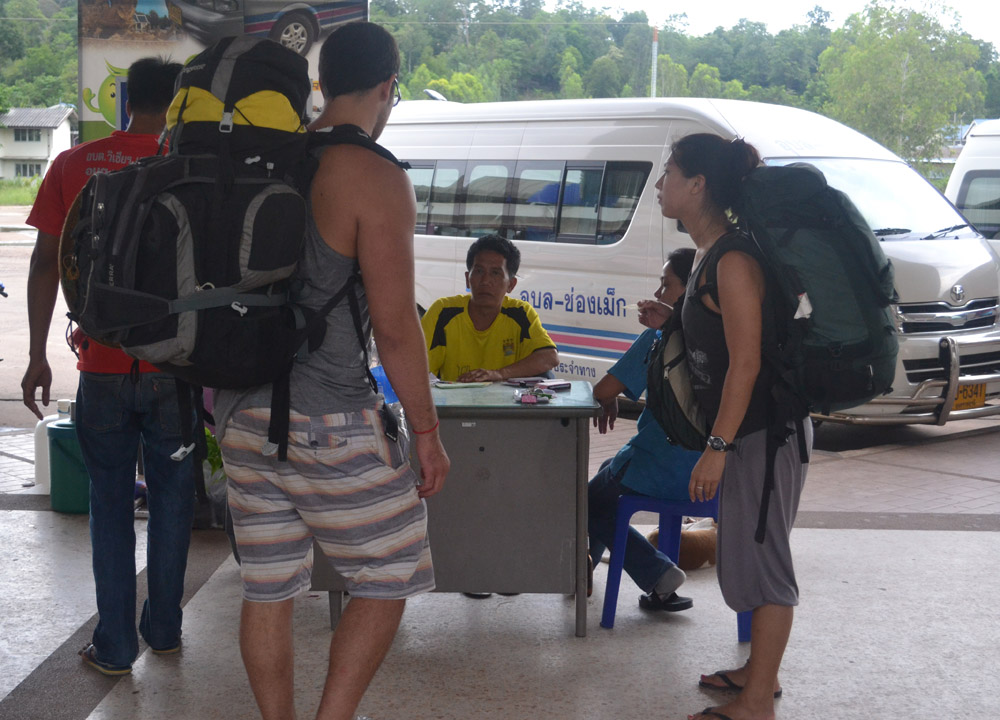 Minibus to Ubon Ratchathani, Pakse to Bangkok by Bus, Laos to Thailand