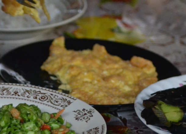 Thai Fried Omelet, Living in Rural Thailand, Isaan North East Thailand