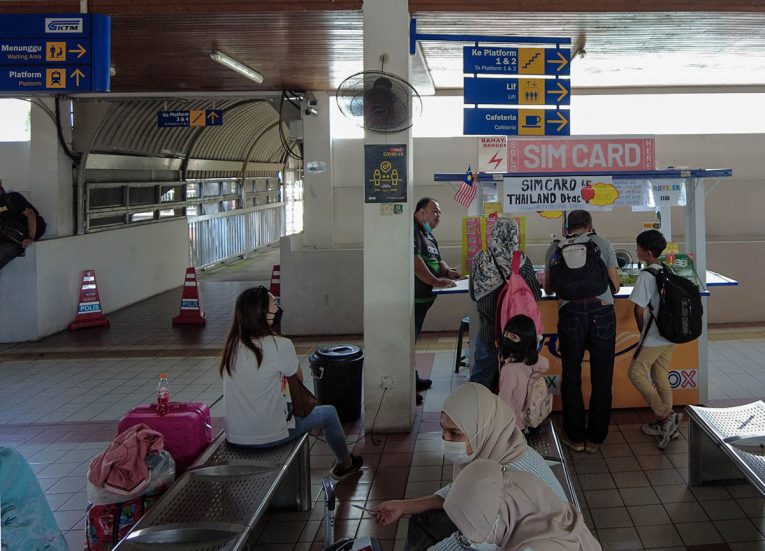 Thai-Sim-Cards-at- Malaysia Border Padang-Besar-Immigraton-Station-from-Bangkok-to-Singapore-by-Train