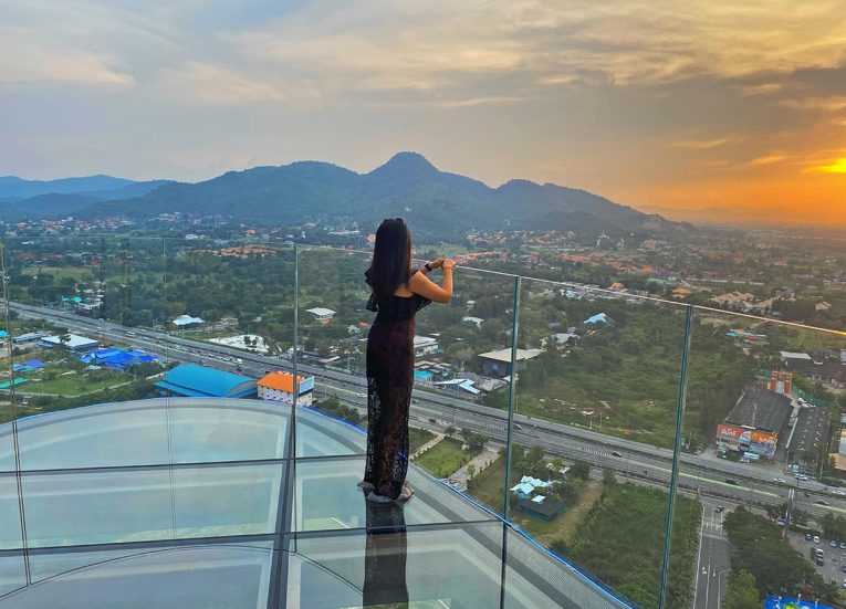 Sunset-Views-at-Sky-Bar-Hua-Hin-Holiday-Inn-Nava-Vana-Sky-Rooftop